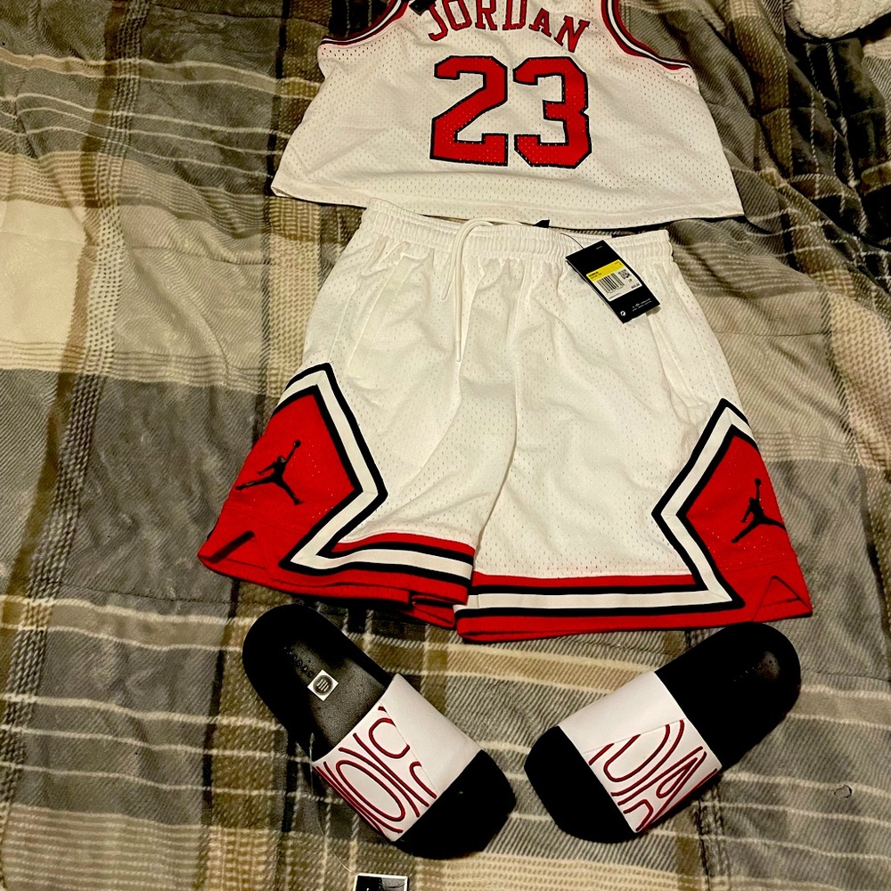 Authentic Women’s Jordan Outfit NEW Size Small